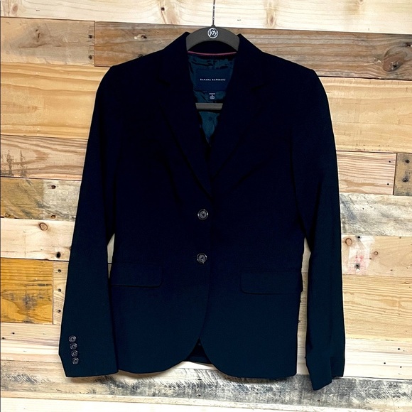 Banana Republic size 4 Black Fitted Stretch Two Button Blazer with Pockets - Picture 1 of 12